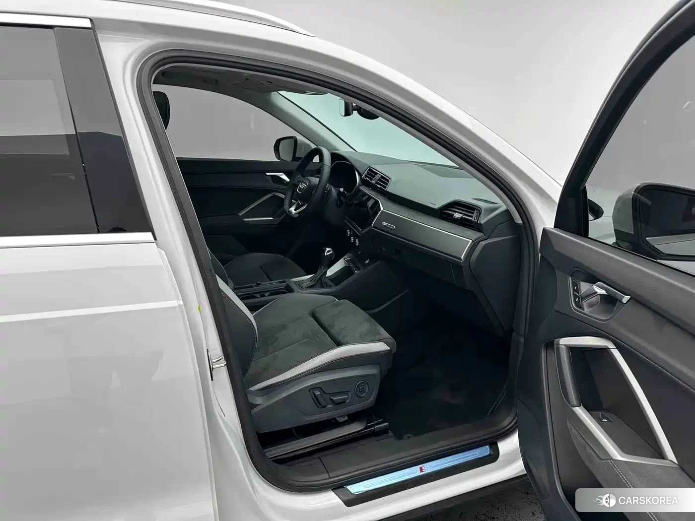 Audi Q3 2022 Белый из Китая