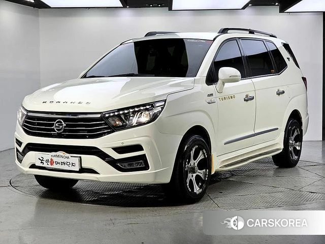 Ssangyong Korando Turismo 2018 Жемчужный цвет из Кореи