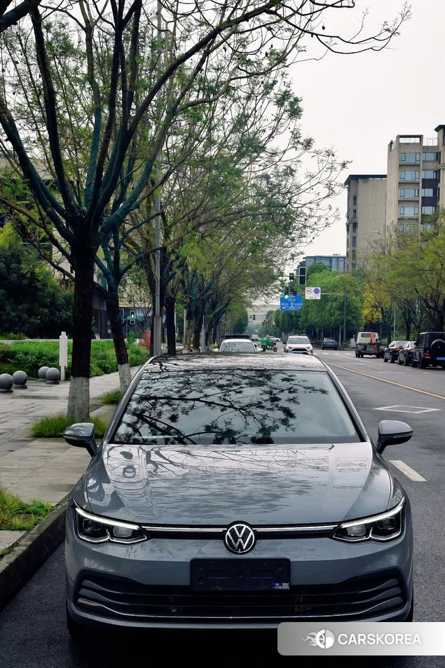 Volkswagen Golf 2022 Серебристо-серый из Китая