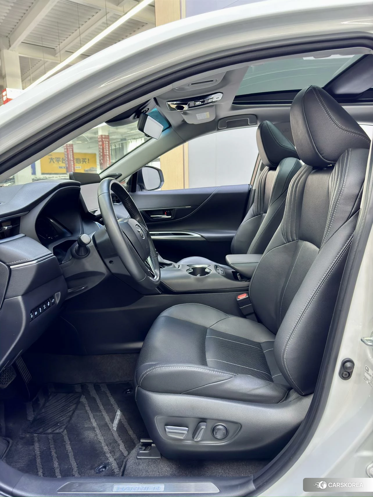Toyota Ling Fang HARRIER 2021 Белый из Китая