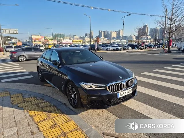 BMW 5 Series (G30) 2021 Черный из Кореи