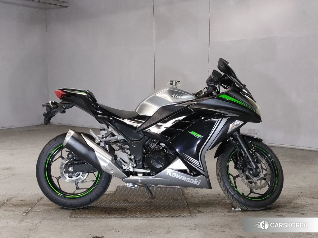 Проданный Kawasaki NINJA 250 2015 из Японии