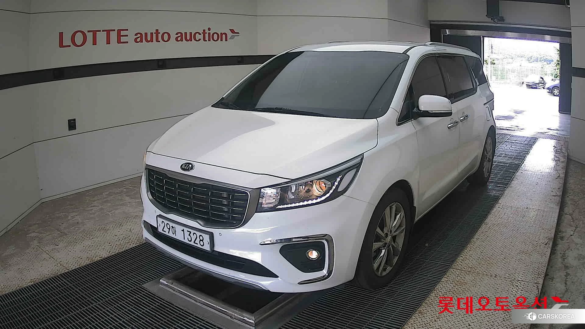 Kia Carnival 2019 Белый из Кореи