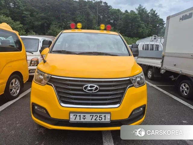 Hyundai The New Grand Starex 2019 Желтый из Кореи