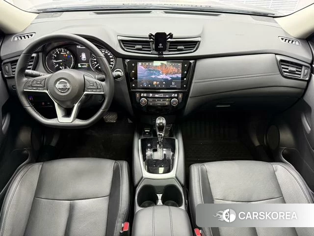 Nissan Qijun 2023 Черный из Китая
