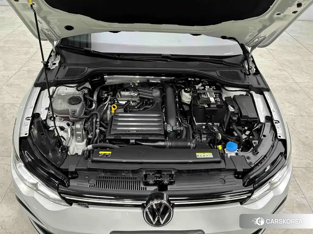 Volkswagen Golf 2023 Белый из Китая