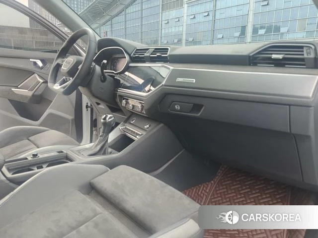 Audi Q3 2021 Белый из Китая