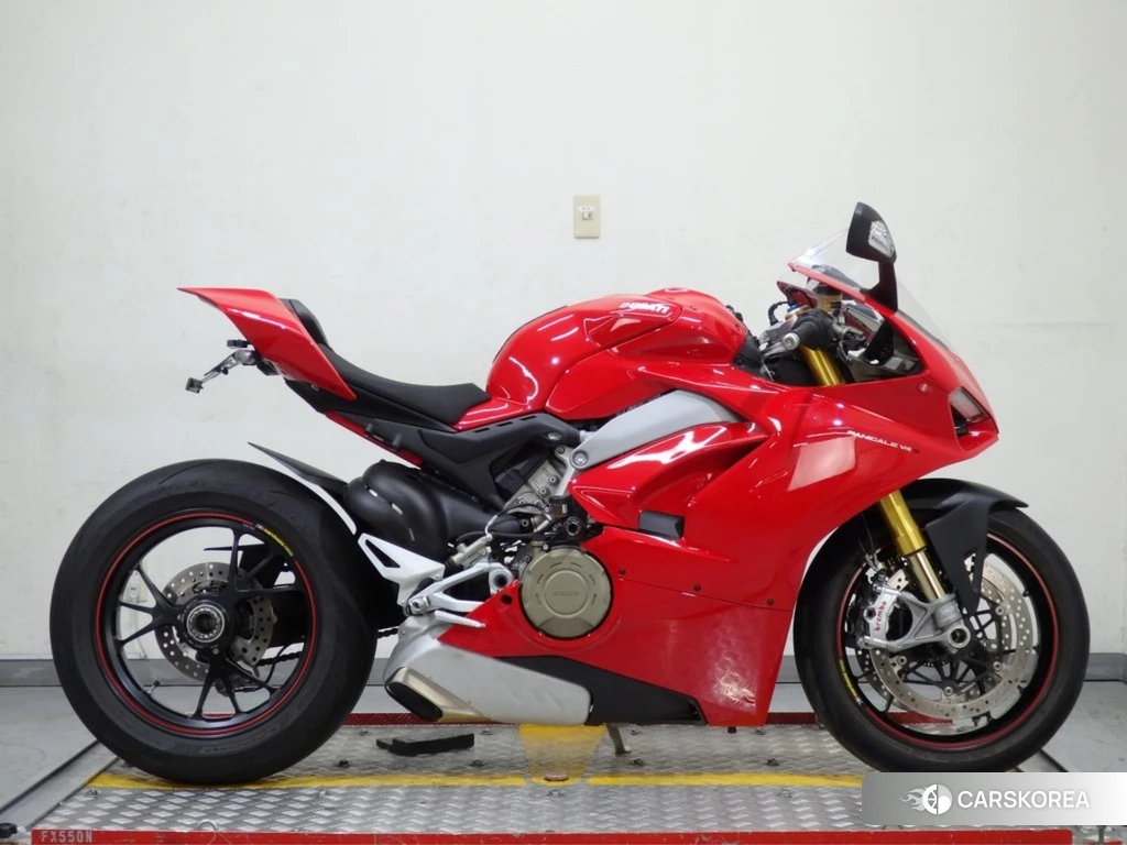Проданный Ducati PANIGALE V4 S 2019 из Японии