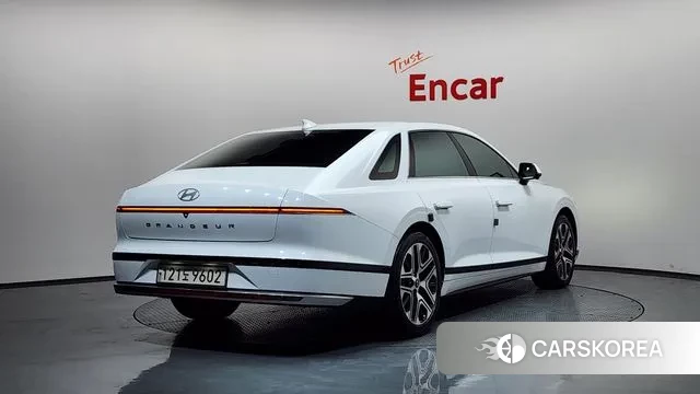 Hyundai Grandeur Hybrid (GN7) 2023 Белый из Кореи