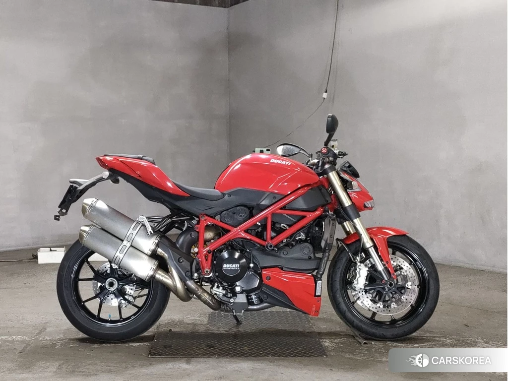 Проданный Ducati STREETFIGHTER 848 2013 из Японии