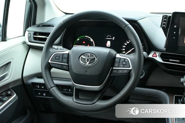Toyota Saina 2025 Белый из Китая