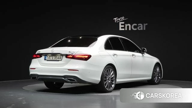 Mercedes-Benz E-Class W213 2021 Белый из Кореи