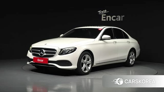 Mercedes-Benz E-Class W213 2018 Белый из Кореи