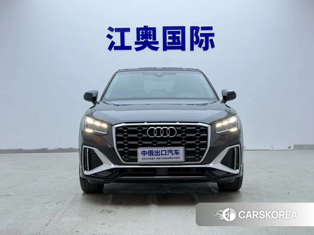 Audi Q2L 2022 Темно-серый из Китая