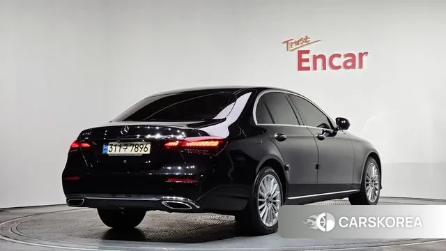 Mercedes-Benz E-Class W213 2022 Черный из Кореи