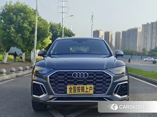 Audi Q5L 2021 Темно-серый из Китая