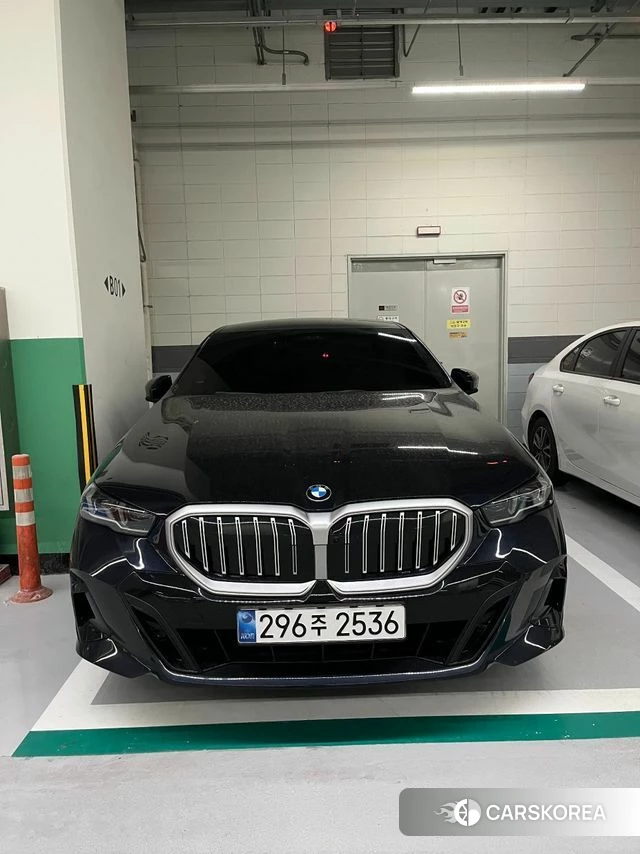 BMW 5 Series (G60) 2025 Черный из Кореи