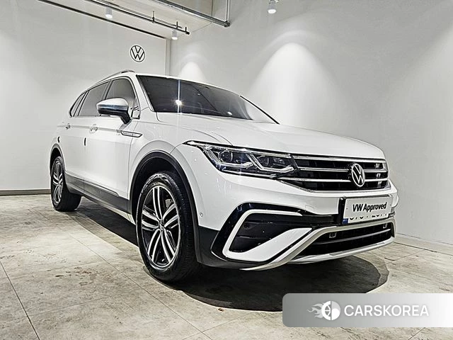 Volkswagen Tiguan Allspace 2022 Белый из Кореи