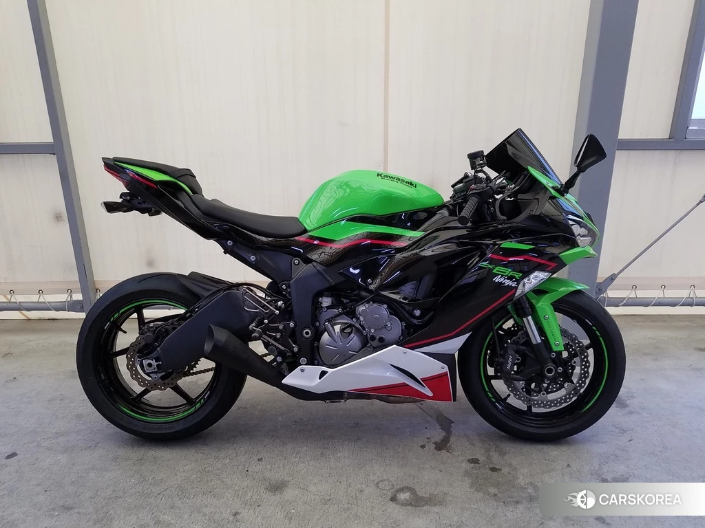 Проданный Kawasaki NINJA ZX-6R 2021 из Японии