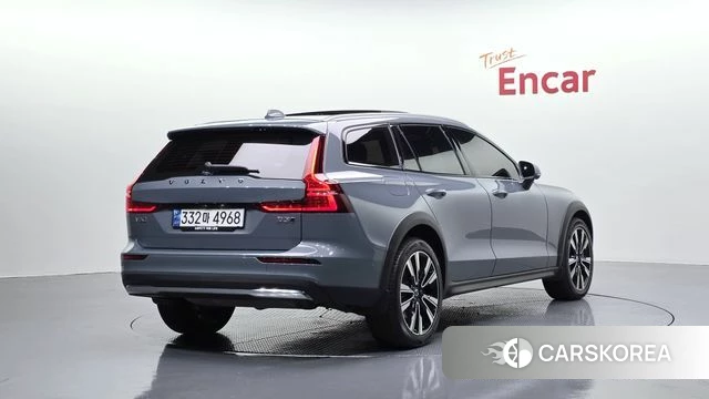 Volvo V60 Cross-Country 2nd Generation 2022 Синий из Кореи