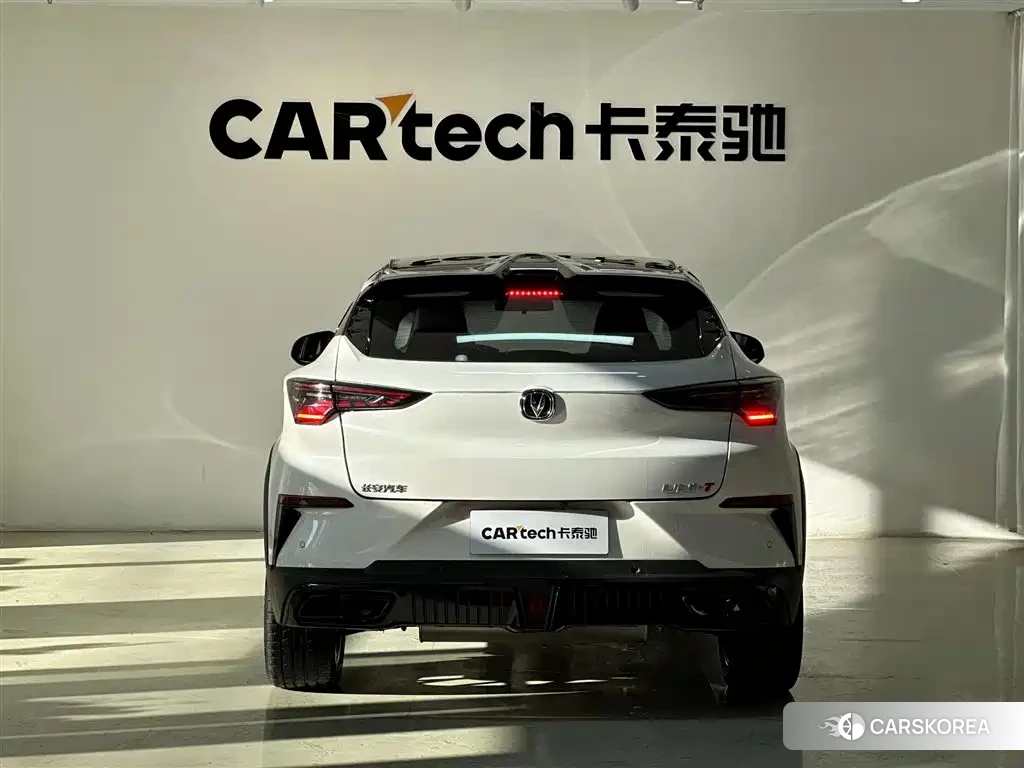 Chang'an UNI-T 2023 Белый из Китая