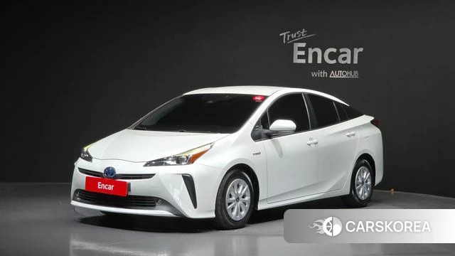 Toyota Prius 4th Generation 2021 Белый из Кореи