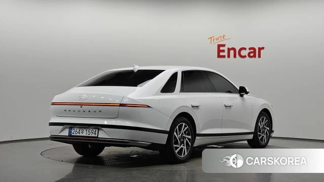 Hyundai Grandeur (GN7) 2023 Белый из Кореи