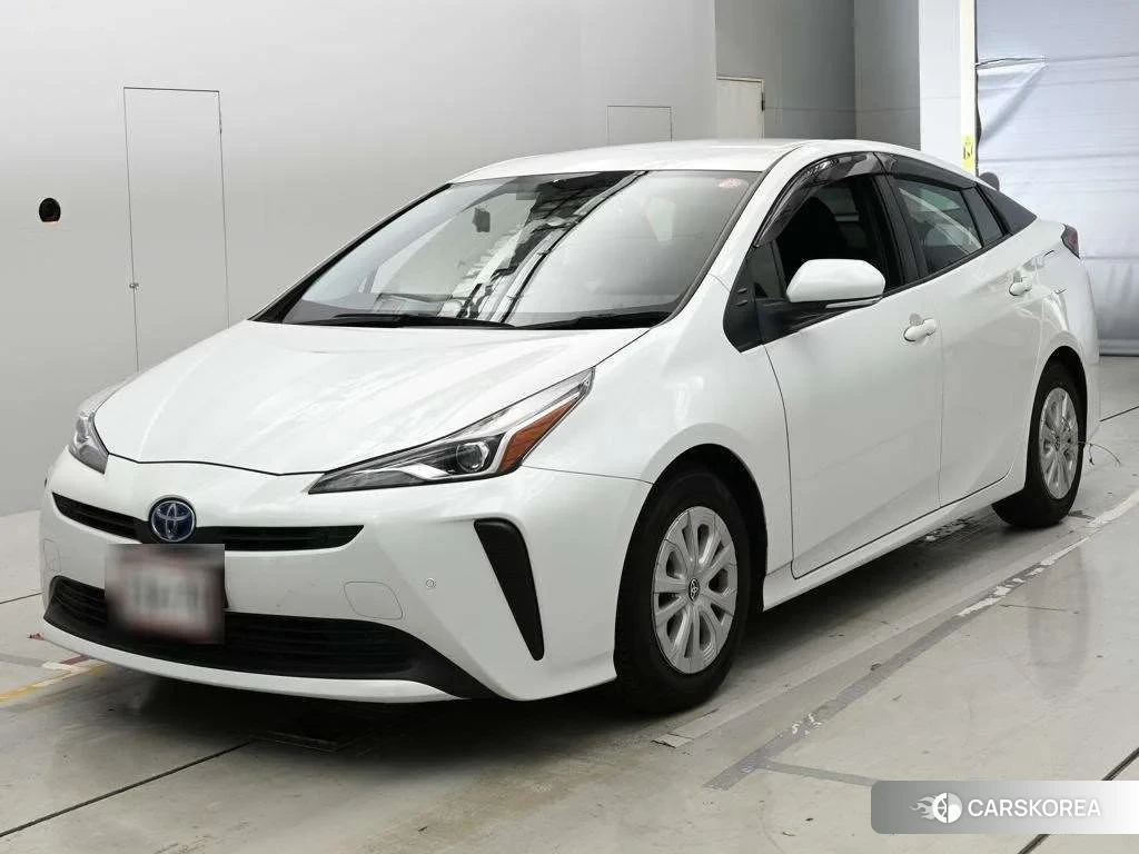 Toyota Prius 2021 из Японии