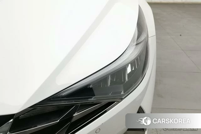 Hyundai Elantra 2023 Белый из Китая