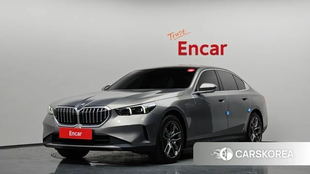 BMW 5 Series (G60) 2025 Светло-серебряный цвет из Кореи