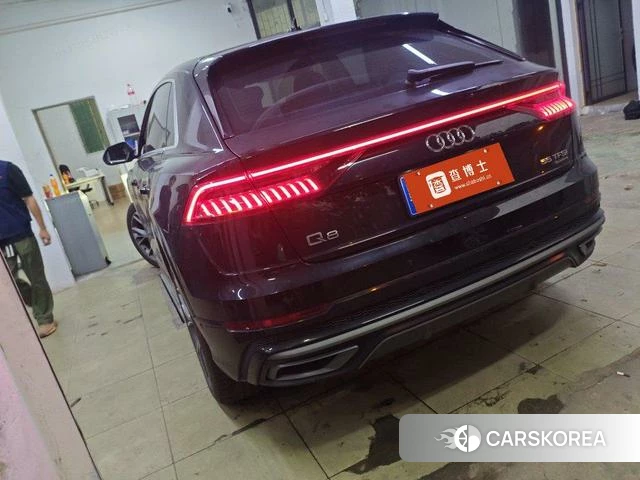Audi Q8 2022 Черный из Китая