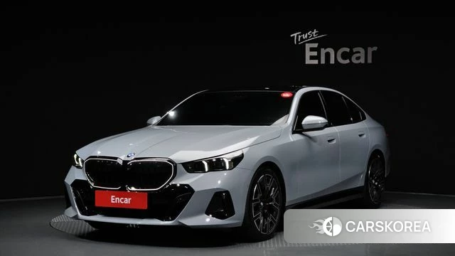 BMW 5 Series (G60) 2025 Серебристо-серый из Кореи