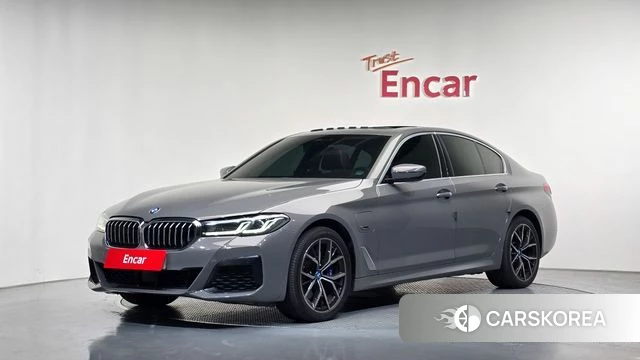 BMW 5 Series (G30) 2022 Серебристо-серый из Кореи