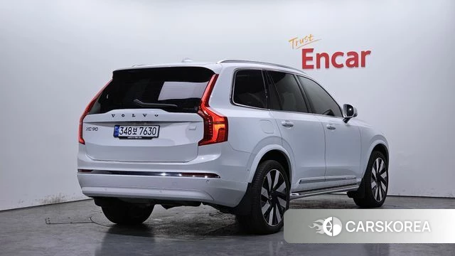 Volvo XC90 second Generation 2024 Белый из Кореи