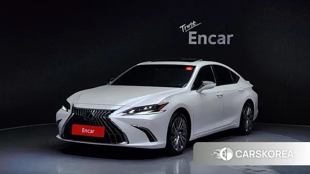 Lexus ES300h 7th generation 2023 Белый из Кореи