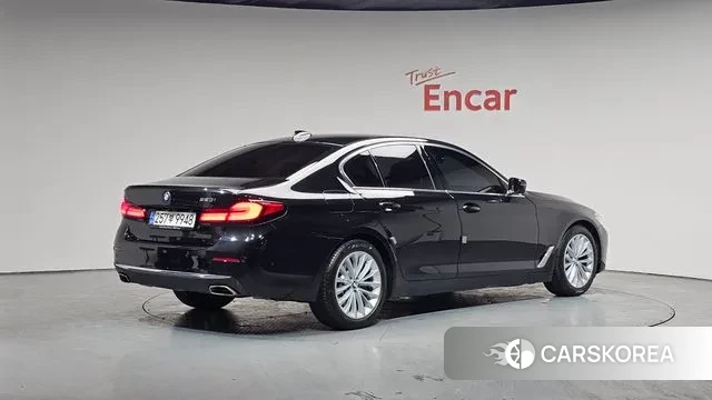 BMW 5 Series (G30) 2021 Черный из Кореи