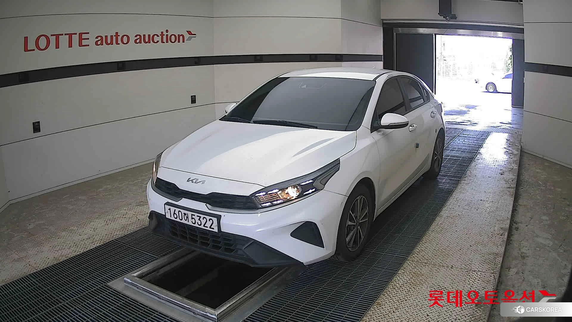 Kia K3 2022 Snow White Pearl из Кореи