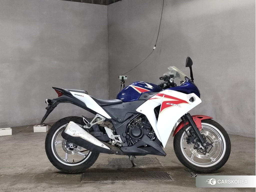 Проданный Honda CBR250R 2011 из Японии, фото 2