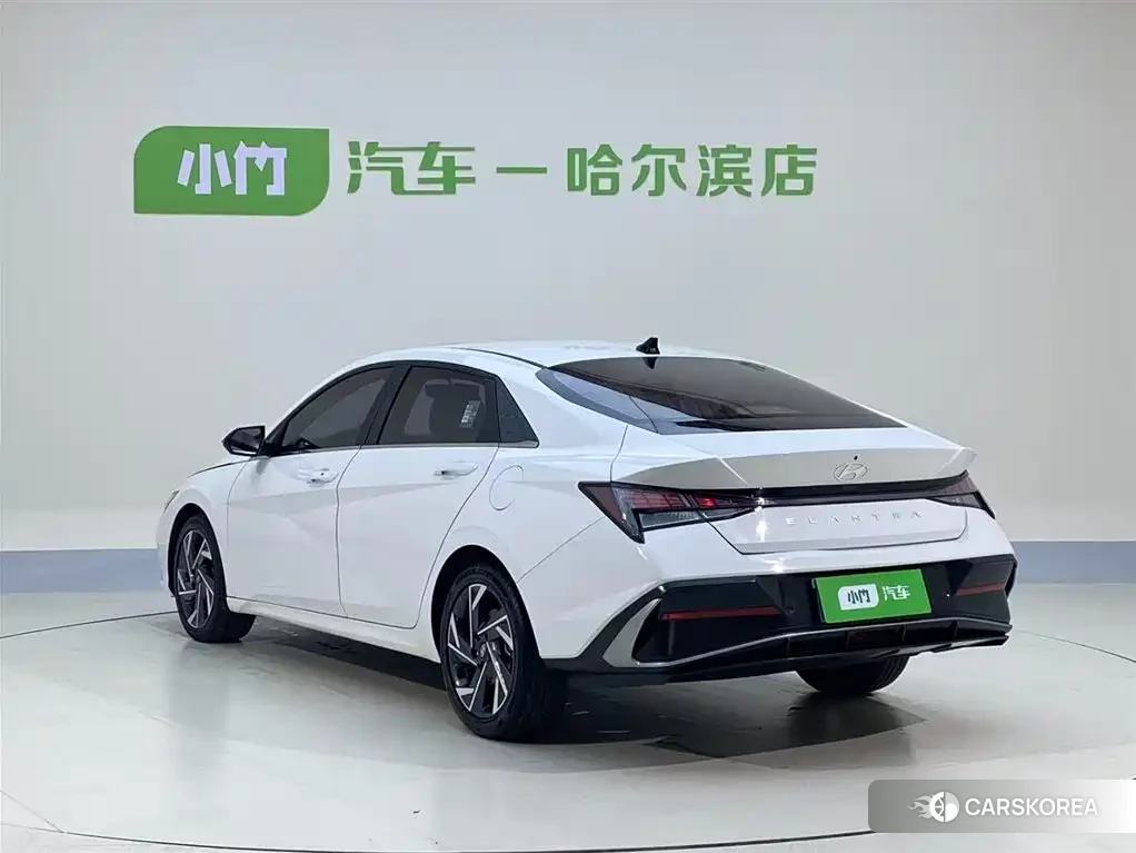 Hyundai Elantra 2023 Белый из Китая