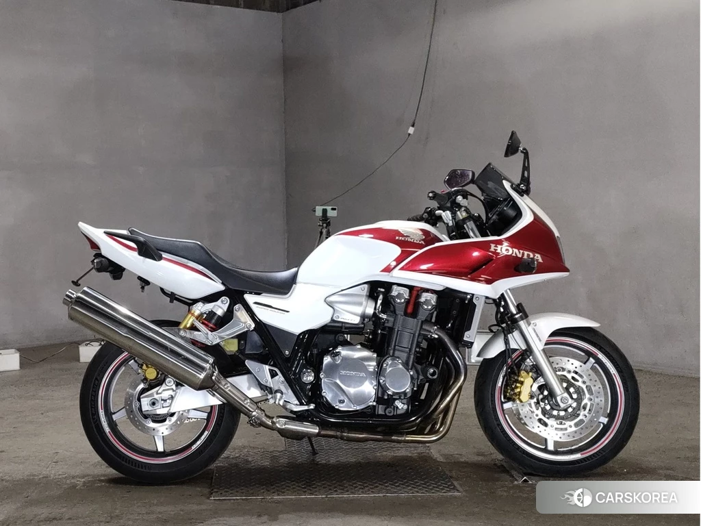 Проданный Honda CB1300SF BOLDOR 2013 из Японии, фото 2
