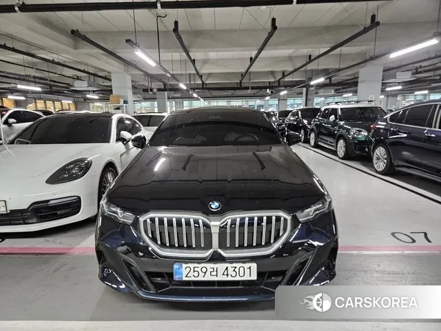 BMW 5 Series (G60) 2025 Черный из Кореи