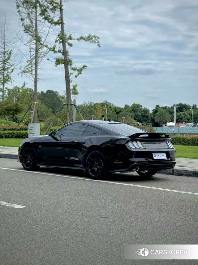 Ford Mustang 2023 Черный из Китая