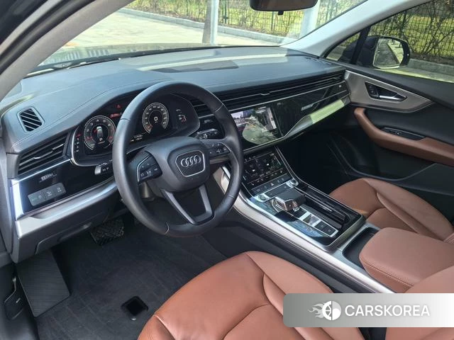 Audi Q7 2024 Черный из Китая