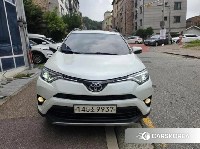Toyota RAV4 2018 Белый из Кореи