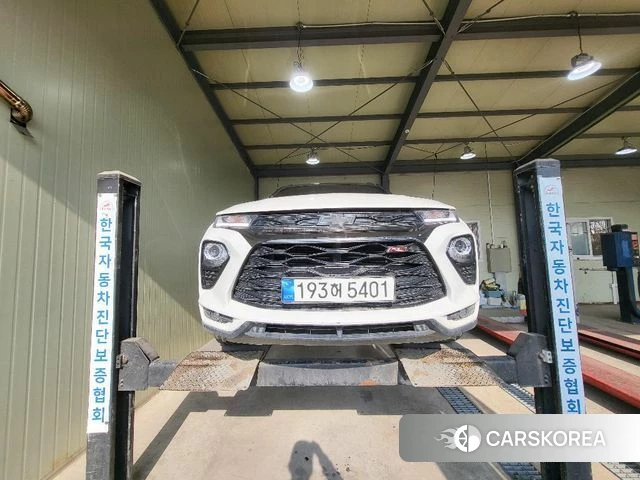 Chevrolet (GM Daewoo) Trailblazer 2022 Белый из Кореи