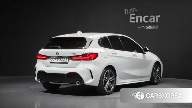 BMW 1 Series (F40) 2024 Белый из Кореи
