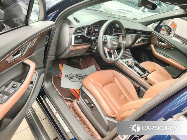 Audi Q7 2021 Синий из Китая