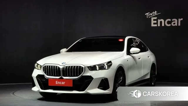 BMW 5 Series (G60) 2023 Белый из Кореи