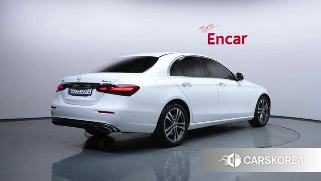 Mercedes-Benz E-Class W213 2022 Белый из Кореи