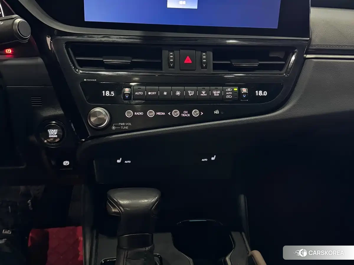Lexus ES 2024 Champagne/brown из Китая